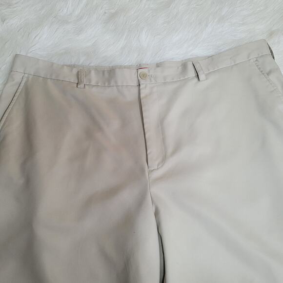 Izod Men’s Preppy Beige Flat Front Classic Chino Shorts Pockets Size 44 - Picture 3 of 8